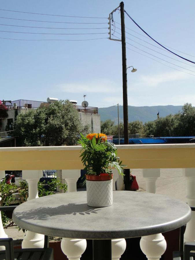 Chrysanthe'S Apartments No2 Poros Town Dış mekan fotoğraf